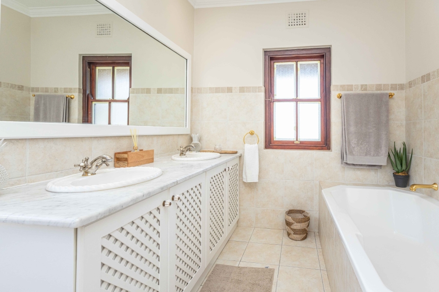 3 Bedroom Property for Sale in Sea Point Western Cape